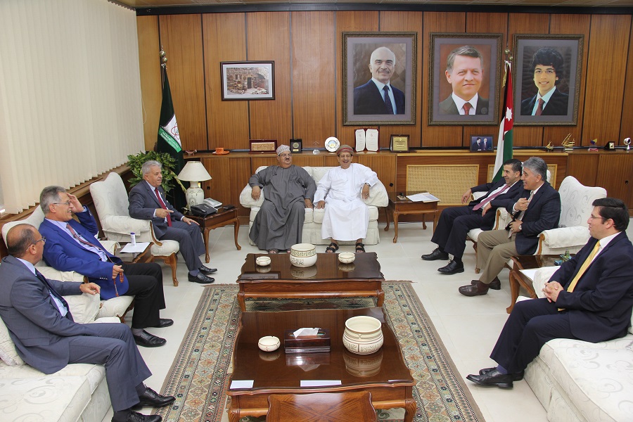 وفد من كلية عمان للإدارة والتكنولوجيا يزور اليرموك